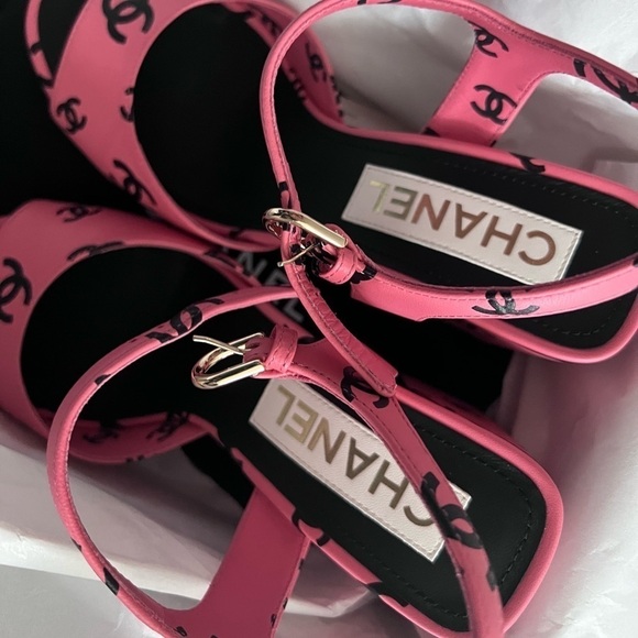 Chanel Pink and Black Printed Lambskin Sandals 22S Size 38 - Picture 8 of 13